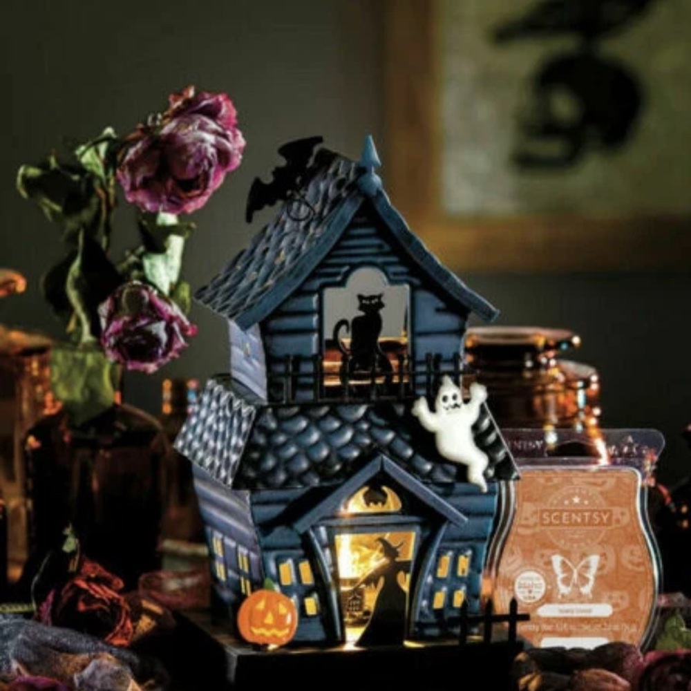 Scentsy Midnight Manor Wax Warmer - Navy and Ebony